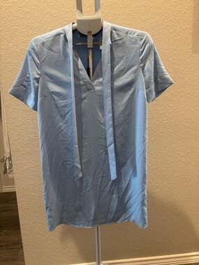 BCBGMAXAZRIA Tie Neck Short Sleeve Shift Dress